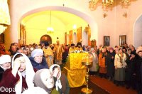 В Свято-Никольском мужском монастыре города Гомеля состоялось праздничное архиерейское богослужение, посвященное 20-летию обители