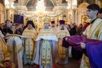 В праздник Рождества Христова Преосвященный Стефан совершил Божественную Литургию в кафедральном соборе города Гомеля В праздник Рождества Христова Преосвященный Стефан совершил Божественную Литургию в кафедральном соборе города Гомеля