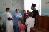 В детском отделении психоневрологического диспансера г. Гомеля состоялось праздничное выступление певчих Свято-Петро-Павловского кафедрального собора