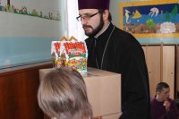 В детском отделении психоневрологического диспансера г. Гомеля состоялось праздничное выступление певчих Свято-Петро-Павловского кафедрального собора