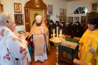 Божественная литургия в Свято-Тихвинском женском монастыре