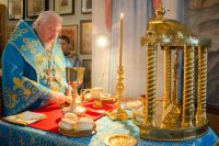 Божественная литургия в день празднования Сретения Господня