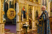 Вечернее богослужение в Свято-Петро-Павловском кафедральном соборе города Гомеля