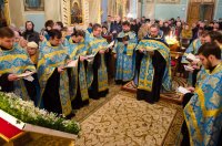 Вечернее богослужение в Свято-Петро-Павловском кафедральном соборе города Гомеля