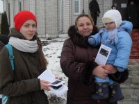 Молодежь Гомельской епархии поздравила прихожан с праздником Сретения Господня и Днем молодежи