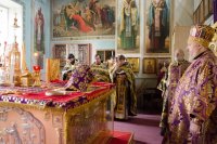 Преосвященнейший Стефан совершил Божественную литургию Преждеосвященных Даров