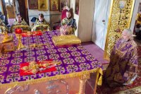 Преосвященнейший Стефан совершил Божественную литургию Преждеосвященных Даров