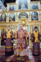 Преосвященнейший Стефан совершил Божественную литургию Преждеосвященных Даров