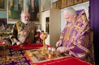 Преосвященнейший Стефан совершил Божественную литургию Преждеосвященных Даров