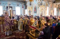 Преосвященнейший Стефан совершил Божественную литургию Преждеосвященных Даров