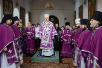 Преосвященнейший Стефан совершил Божественную литургию Преждеосвященных Даров в Свято-Никольском мужском монастыре г.Гомеля