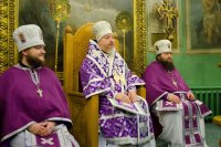 Преосвященнейший Стефан совершил Божественную литургию Преждеосвященных Даров в Свято-Никольском мужском монастыре г.Гомеля