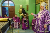 Преосвященнейший Стефан совершил Божественную литургию Преждеосвященных Даров в Свято-Никольском мужском монастыре г.Гомеля