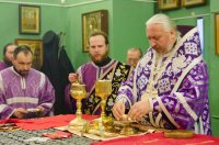 Преосвященнейший Стефан совершил Божественную литургию Преждеосвященных Даров в Свято-Никольском мужском монастыре г.Гомеля