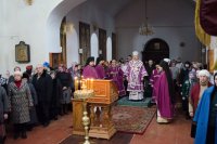 Преосвященнейший Стефан совершил Божественную литургию Преждеосвященных Даров в Свято-Никольском мужском монастыре г.Гомеля