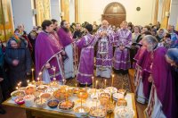 Преосвященнейший Стефан совершил Божественную литургию Преждеосвященных Даров в Свято-Никольском мужском монастыре г.Гомеля