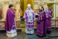 Преосвященнейший Стефан совершил Божественную литургию Преждеосвященных Даров в Свято-Никольском мужском монастыре г.Гомеля