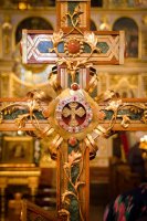 Преосвященнейший Стефан, духовенство Свято-Петро-Павловского кафедрального собора и верующие встретили крест-мощевик и ковчег с частицей мощей св.блж.Матроны Московской