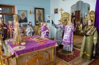 Преосвященнейший Стефан возглавил Божественную литургию Преждеосвященных Даров в Свято-Успенском соборе г.Речицы