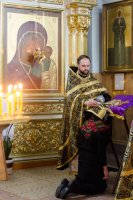 Преосвященнейший Стефан возглавил Божественную литургию Преждеосвященных Даров в Свято-Успенском соборе г.Речицы