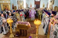 Преосвященнейший Стефан возглавил Божественную литургию Преждеосвященных Даров в Свято-Успенском соборе г.Речицы