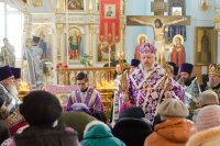 Преосвященнейший Стефан возглавил Божественную литургию Преждеосвященных Даров в Свято-Успенском соборе г.Речицы