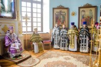 Преосвященнейший Стефан возглавил Божественную литургию Преждеосвященных Даров в Свято-Успенском соборе г.Речицы