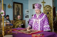 Преосвященнейший Стефан возглавил Божественную литургию Преждеосвященных Даров в Свято-Успенском соборе г.Речицы