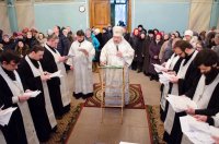 Вечернее богослужение в Свято-Петро-Павловском кафедральном соборе города Гомеля