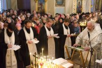 Вечернее богослужение в Свято-Петро-Павловском кафедральном соборе города Гомеля