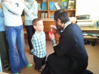 Священник посетил Речицкий интернат для детей с физическими отклонениями Священник посетил Речицкий интернат для детей с физическими отклонениями
