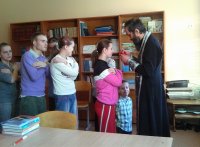 Священник посетил Речицкий интернат для детей с физическими отклонениями Священник посетил Речицкий интернат для детей с физическими отклонениями