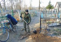Прихожане совместно с духовенством навели порядок на кладбищах