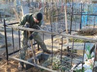 Прихожане совместно с духовенством навели порядок на кладбищах