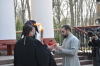 Благодатный Огонь в сопровождении передвижной звонницы доставлен в храмы Гомеля (ОБНОВЛЕНО)