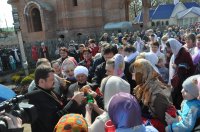 Благодатный Огонь в сопровождении передвижной звонницы доставлен в храмы Гомеля (ОБНОВЛЕНО)