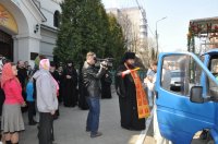 Благодатный Огонь в сопровождении передвижной звонницы доставлен в храмы Гомеля (ОБНОВЛЕНО)