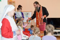 Сестры милосердия "святой мученицы Татианы" посетили отделение районной больницы и социально-педагогический центр г.Речицы