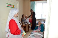 Сестры милосердия "святой мученицы Татианы" посетили отделение районной больницы и социально-педагогический центр г.Речицы