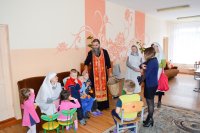 Сестры милосердия "святой мученицы Татианы" посетили отделение районной больницы и социально-педагогический центр г.Речицы