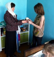 Сладкий подарок и теплое слово для маленьких пациентов