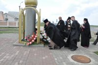 Преосвященнейший Стефан возложил цветы к памятнику отселенным вследствие катастрофы на Чернобыльской АЭС деревням Преосвященнейший Стефан возложил цветы к памятнику отселенным вследствие катастрофы на Чернобыльской АЭС деревням