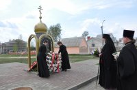 Преосвященнейший Стефан возложил цветы к памятнику отселенным вследствие катастрофы на Чернобыльской АЭС деревням Преосвященнейший Стефан возложил цветы к памятнику отселенным вследствие катастрофы на Чернобыльской АЭС деревням