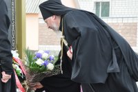 Преосвященнейший Стефан возложил цветы к памятнику отселенным вследствие катастрофы на Чернобыльской АЭС деревням Преосвященнейший Стефан возложил цветы к памятнику отселенным вследствие катастрофы на Чернобыльской АЭС деревням