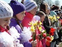 Преосвященнейший Стефан возложил цветы к памятнику отселенным вследствие катастрофы на Чернобыльской АЭС деревням Преосвященнейший Стефан возложил цветы к памятнику отселенным вследствие катастрофы на Чернобыльской АЭС деревням