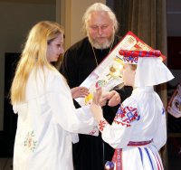 «И Божия нисходит благодать ... »