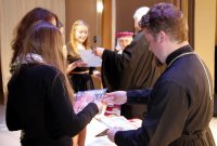 «И Божия нисходит благодать ... »