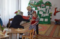 Праздничное заседание клуба «Доверие», объединяющий родителей, дети которых посещают детский сад № 9 Праздничное заседание клуба «Доверие», объединяющий родителей, дети которых посещают детский сад № 9