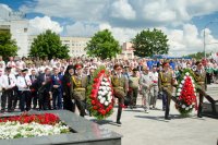 Преосвященнейший Стефан принял участие в церемонии возложения цветов к памятнику на Аллее Героев в г.Гомеле