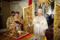 Божественная литургия в Свято-Петро-Павловском кафедральном соборе города Гомеля